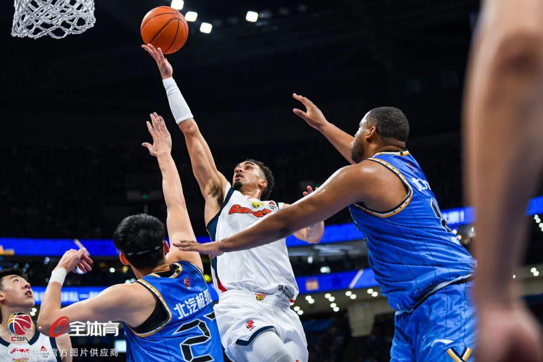 乐鱼体育官方网站-鏖战五棵松，华南虎拼至最后憾负北京