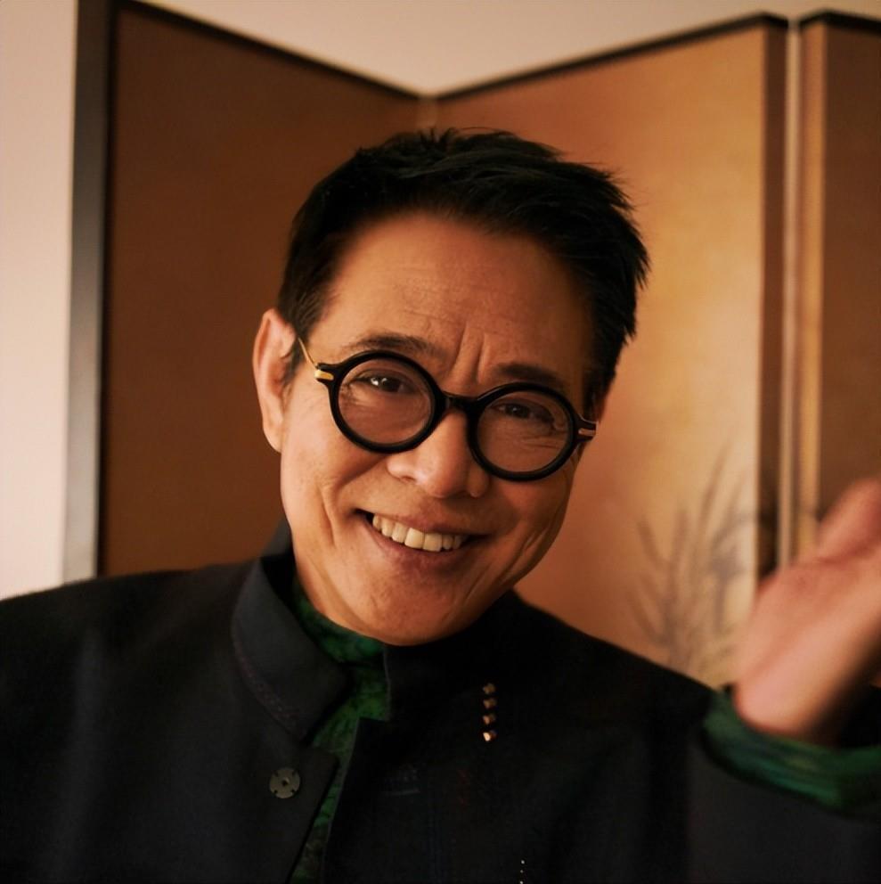 乐鱼体育官方入口-李连杰一家三口拜见仁波切，64岁利智许久不见，颜值回春如昔日！